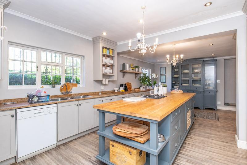 4 Bedroom Property for Sale in Constantia Western Cape